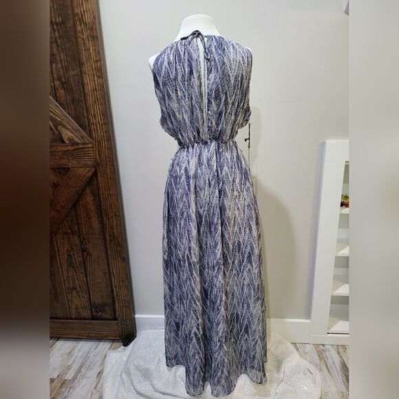 ASTR MID CUTOUT SLEEVELESS MAXI DRESS NWT size Medium Blue and White - Picture 4 of 6